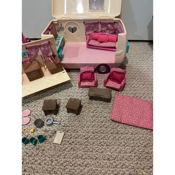 Target Lil Woodzeez camper set with car - Picture 4 of 5